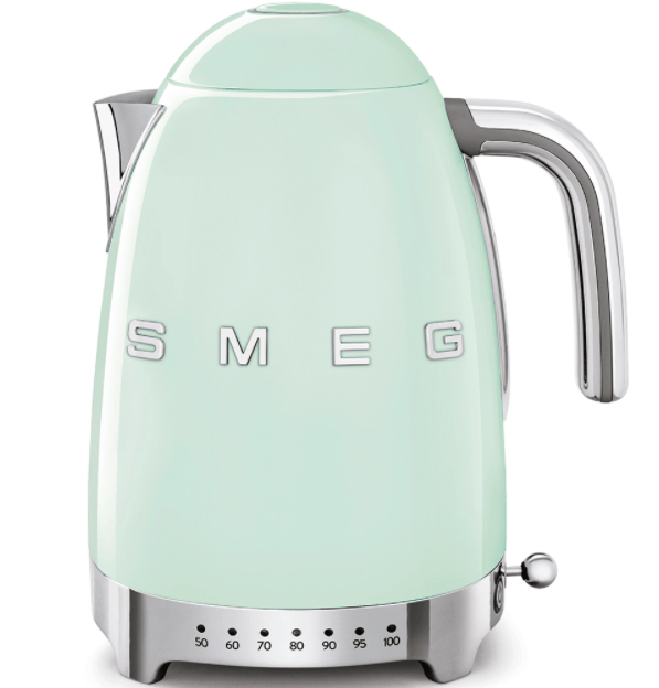 Bollitore elettrico Smeg con controllo della temperatura variabile, design compatto e color verde brillante.
