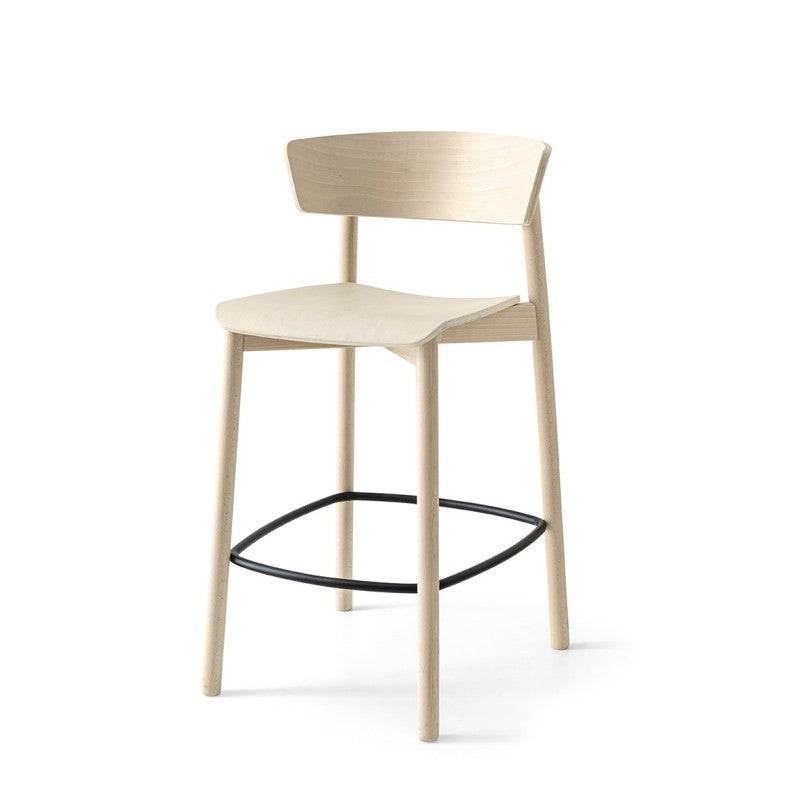 Schienale Clelia di Connubia in stile moderno, con dettagli eleganti e finiture di alta qualità.