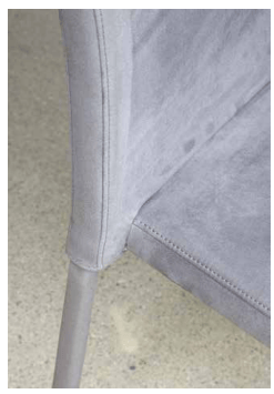 Sedia living Cloe Plus di La Seggiola in tessuto tortora, con design moderno e comfort per ambienti domestici.