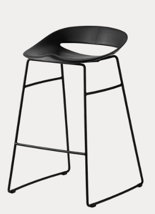 Sedie Cosmopolitan Metallo Connubia nere con struttura in metallo, seduta comoda e design moderno per arredi eleganti.