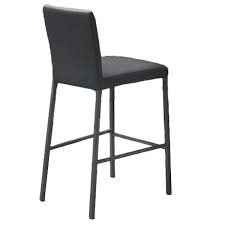 Sgabelli da cucina Garda Connubia con seduta imbottita e struttura in legno, ideale per ambienti moderni e accoglienti.