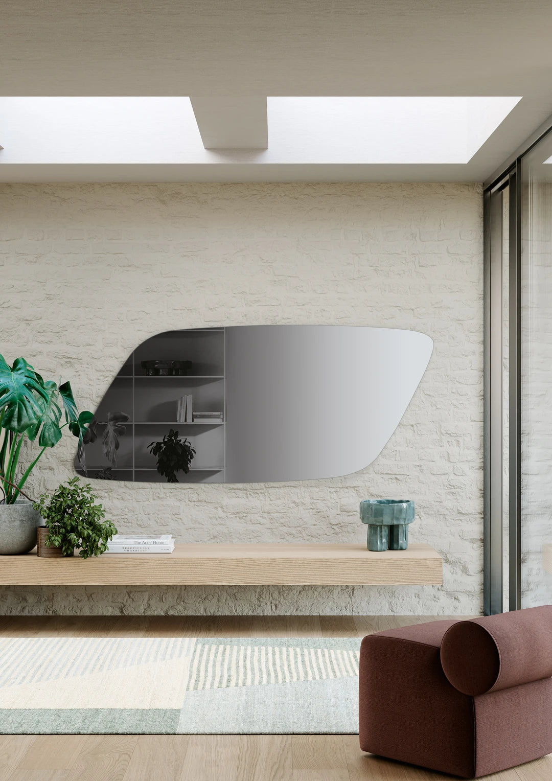 Specchio decorativo Ikone, elegante e riflettente, con cornice moderna ideale per arredi interni.