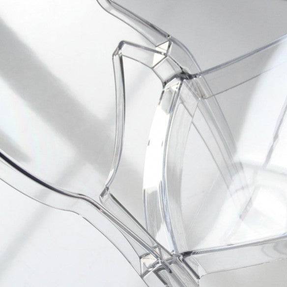 Sedia living trasparente con braccioli La Seggiola modello Ink, design moderno e elegante, seduta con supporto stabile.