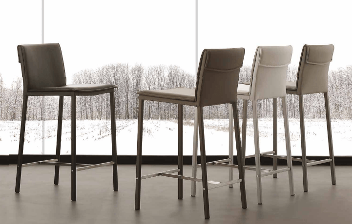 Sgabello da cucina Vogue di La Seggiola con seduta rotonda e base in metallo, design moderno e stile elegante.