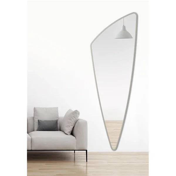Specchiera Pintdecor Cuneo tortora con cornice elegante, riflettente e decorativa per interni moderni.