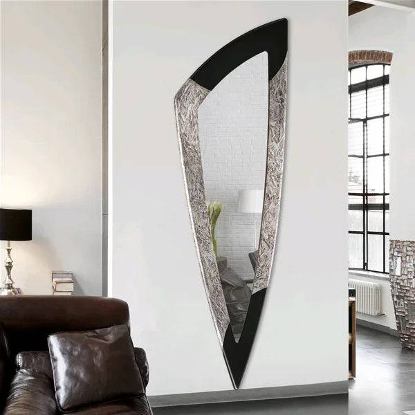 Specchio da parete design moderno con cornice nera e dettagli argento, ideale per soggiorno o camera