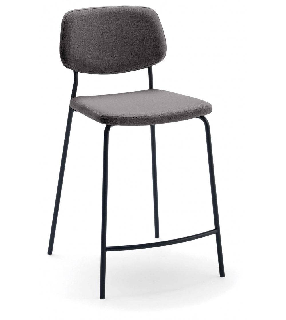 Sgabello da cucina Ginger di La Seggiola con seduta tortora, design moderno e stabile, ideale per ambienti domestici.