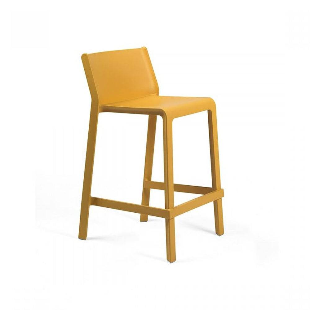 Sgabello alto giallo moderno per cucina o bar, design minimalista con seduta e schienale integrati