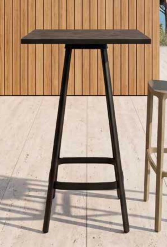 Base quad di ArredamentiOnline con finitura moderna e spaziosa, ideale per soggiorno o sala da pranzo.