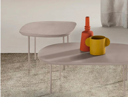 Tavolino da salotto Flux Ikone con superficie in vetro e struttura in metallo, moderno e elegante design.