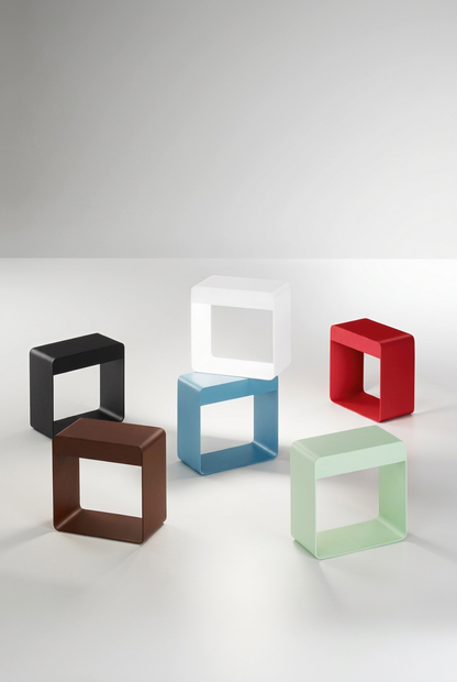 Lampada da tavolo Dama Metallo Linea Light con design elegante e finitura in metallo, visibile nella foto principale.
