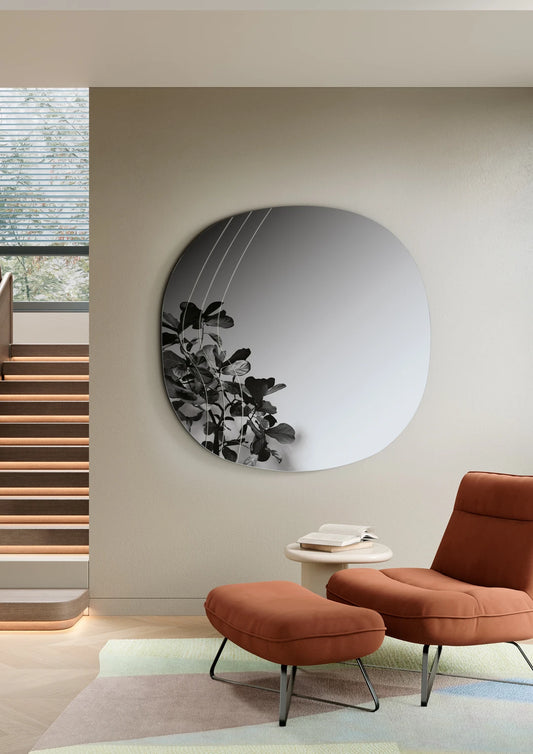 Specchio Luxe Ikone con cornice elegante, riflettente e di alta qualità, perfetto per arredi moderni e sofisticati.
