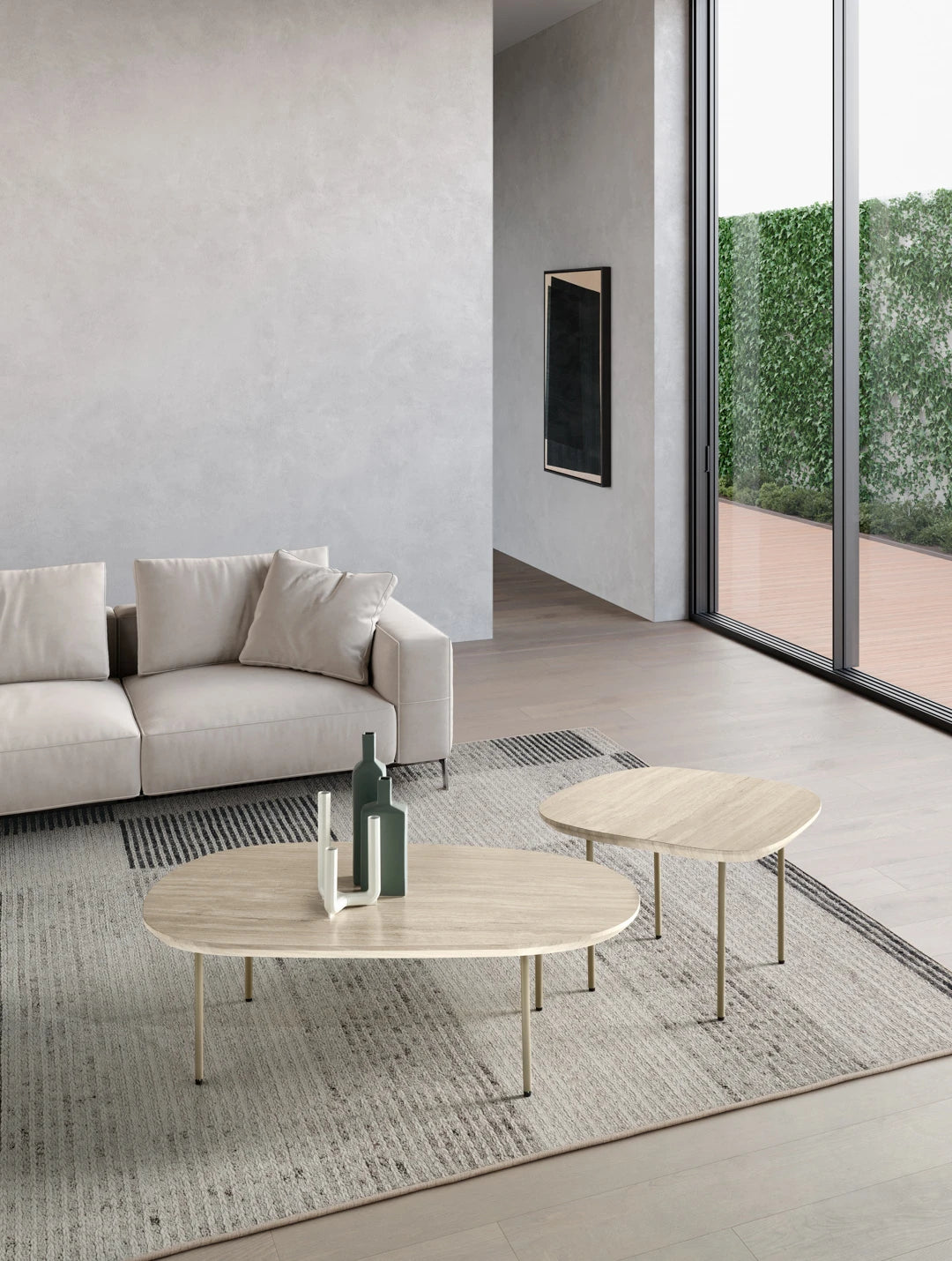 Tavolino da salotto Ikone Flux in vetro e metallo, con superficie liscia e design moderno, mostrato in immagine.
