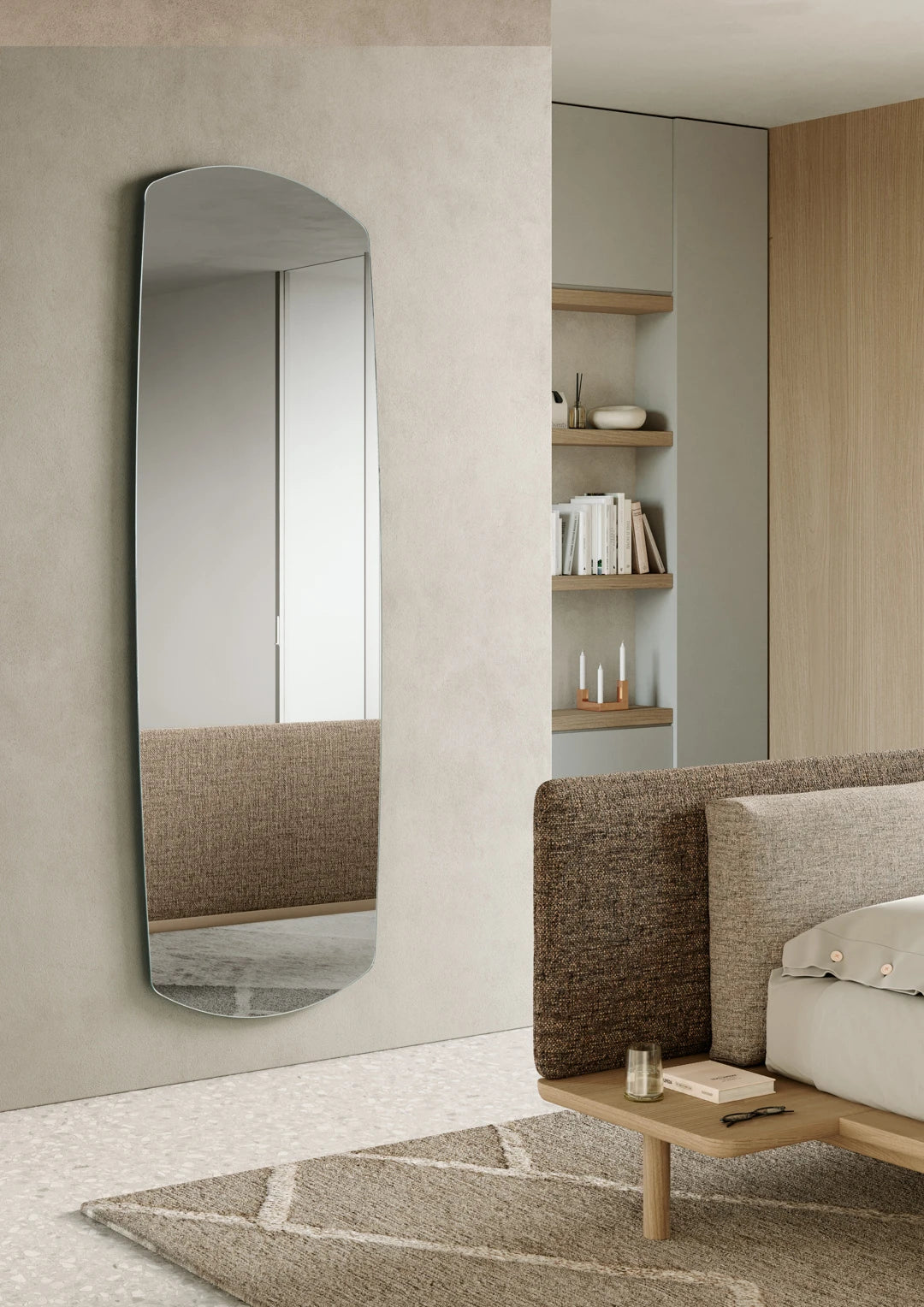 Specchio Gemini Ikone con cornice elegante, riflettente e decorativo, perfetto per arredare con stile.