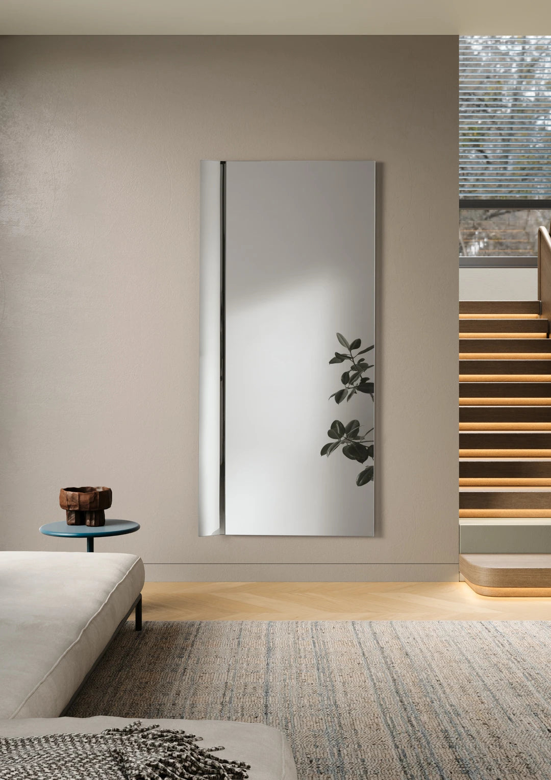 Specchio da parete Ikone Helmut Ikone con cornice moderna e riflesso nitido, ideale per arredi eleganti e contemporanei.