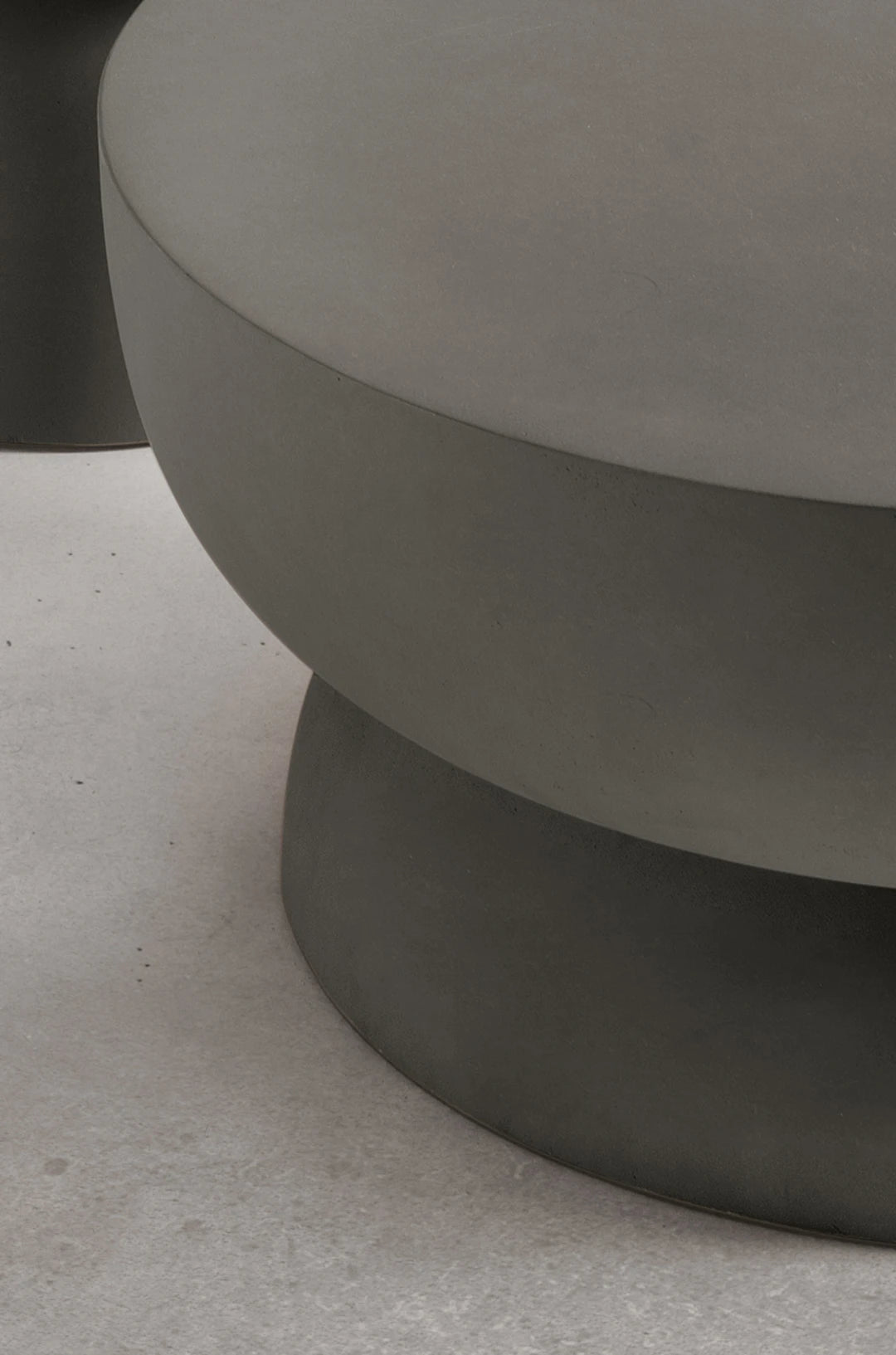 Tavolino da salotto Sisto Ikone in legno con superficie liscia e design elegante, ideale per il soggiorno.