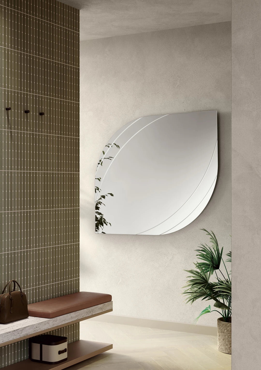 Specchio Jonas Ikone, specchiera moderna con cornice elegante, riflette luce e spazio in un design sofisticato.
