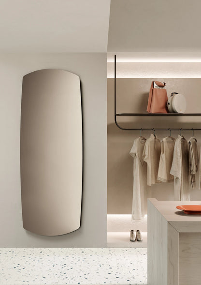 Specchiera Gemini Ikone con cornice elegante e design moderno, riflesso chiaro e dettagli raffinati.
