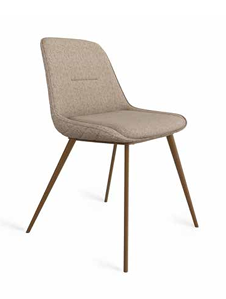 Sedia Norway La Seggiola con struttura in legno chiaro e seduta imbottita, design elegante e confortevole.