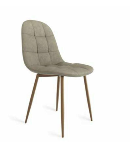 Sedia Cocó La Seggiola in stile moderno con seduta imbottita e struttura in legno chiaro, vista frontale.