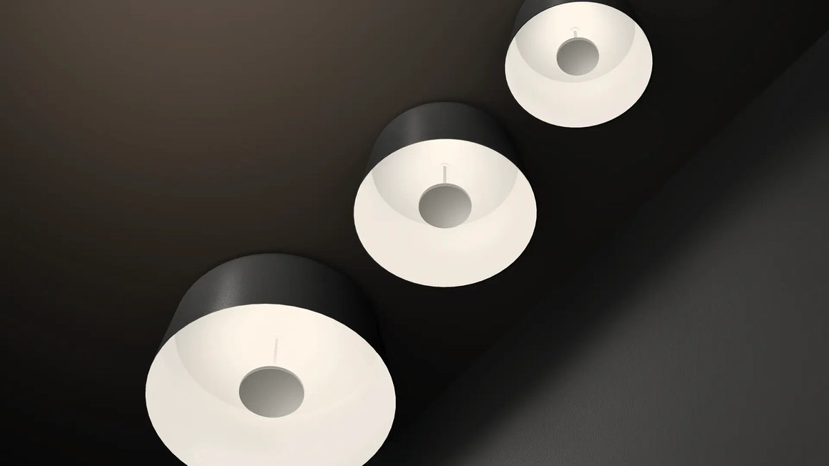 Lampada a sospensione Delfi Linea Light con design moderno, illuminazione elegante e finitura raffinata, visibile nell'immagine.