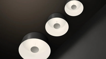 Lampada a sospensione Delfi Linea Light con design moderno, illuminazione elegante e finitura raffinata, visibile nell'immagine.