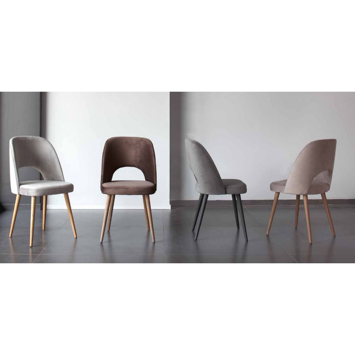 Sedia Barcellona di La Seggiola con struttura in legno e seduta imbottita, in stile moderno e elegante.