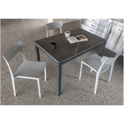 Sedia Citylife La Seggiola, sedie living moderne in legno con schienale ergonomico, design elegante e finitura liscia.