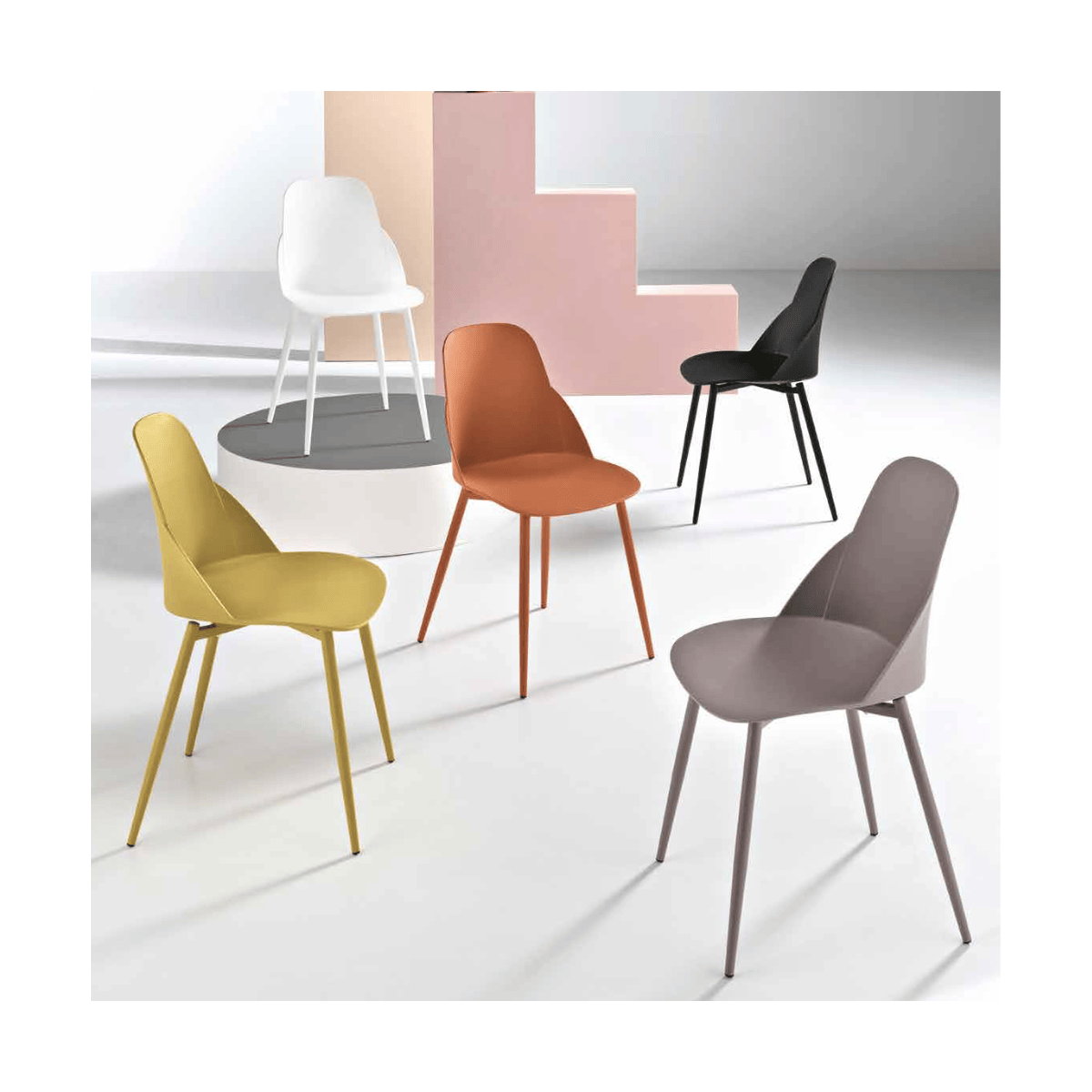 Sedia Mila Ikone in polipropilene con struttura in metallo, design moderno, sedie living eleganti e robuste.