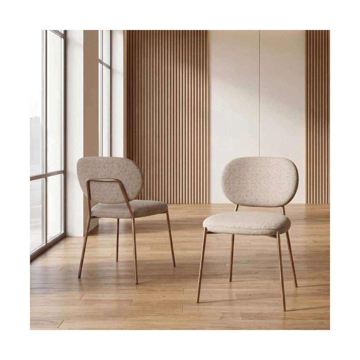 Sedia Priscilla La Seggiola con struttura in legno chiaro e rivestimento imbottito, stile elegante e moderno.