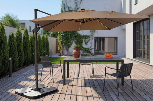 Ombrellone Sanremo di ArredamentiOnline, grande ombrellone da esterno con struttura in alluminio e copertura in tessuto resistente.